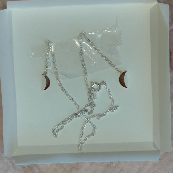 Butterfly Necklace 🦋 - Picture 4 of 4